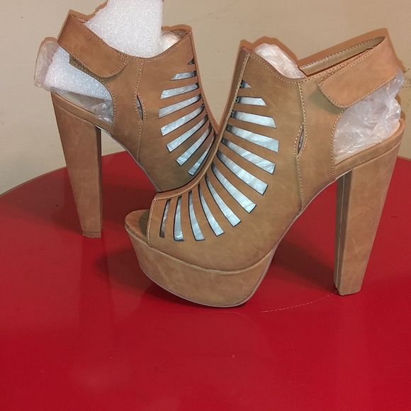 Tan suede shoes - Picture 1 of 2